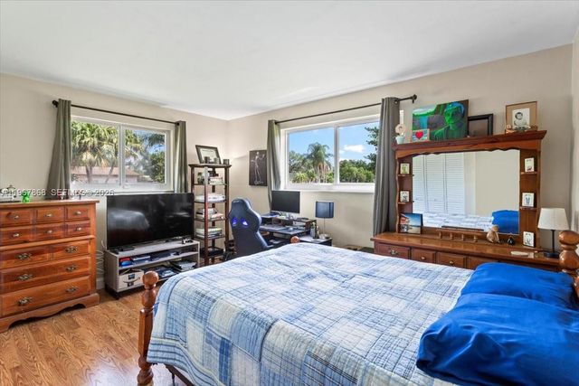 9750 SW 143rd Dr, Miami, FL 33176