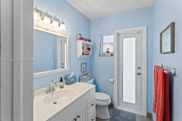 9750 SW 143rd Dr, Miami, FL 33176