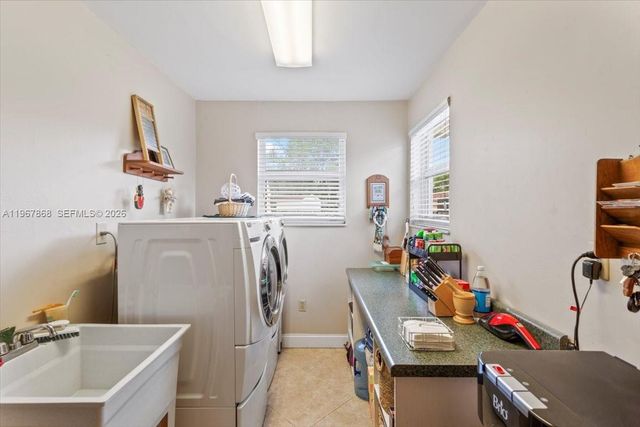 9750 SW 143rd Dr, Miami, FL 33176