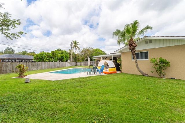 9750 SW 143rd Dr, Miami, FL 33176