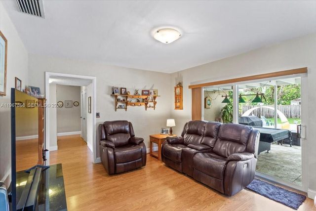 9750 SW 143rd Dr, Miami, FL 33176