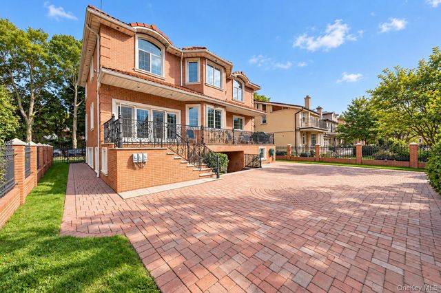 251-35 52nd Avenue, Little Neck, NY 11362