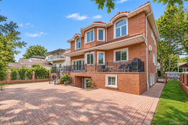 251-35 52nd Avenue, Little Neck, NY 11362