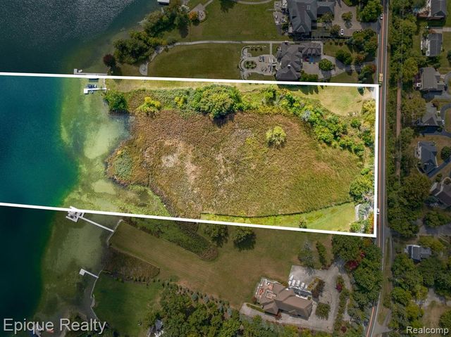 5375 Middlebelt Road, West Bloomfield, MI 48323