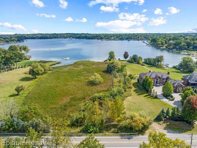 5375 Middlebelt Road, West Bloomfield, MI 48323