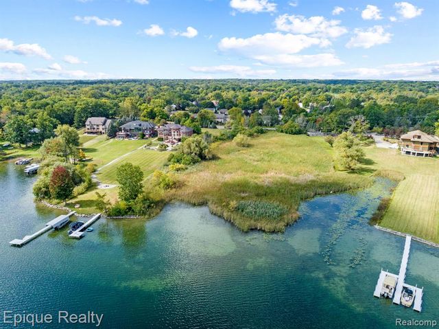 5375 Middlebelt Road, West Bloomfield, MI 48323