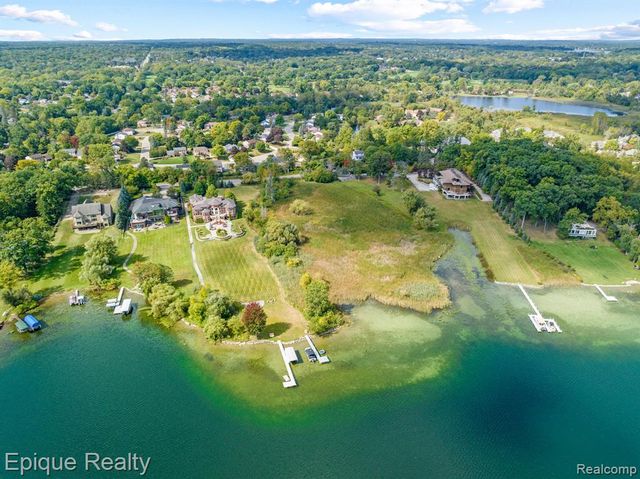 5375 Middlebelt Road, West Bloomfield, MI 48323