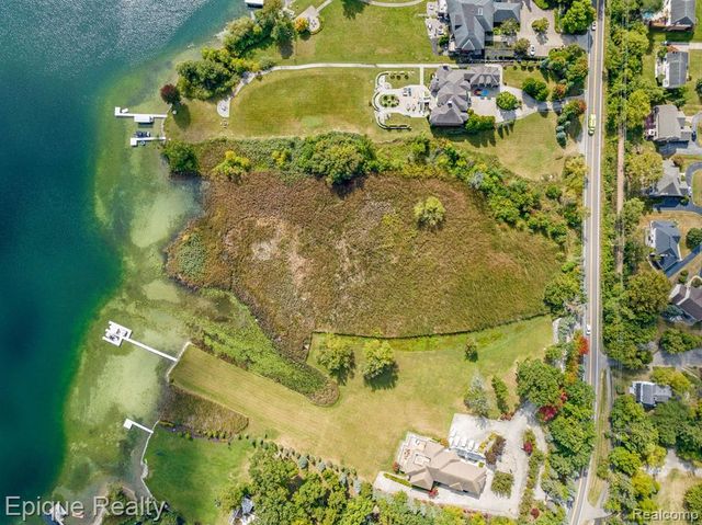 5375 Middlebelt Road, West Bloomfield, MI 48323