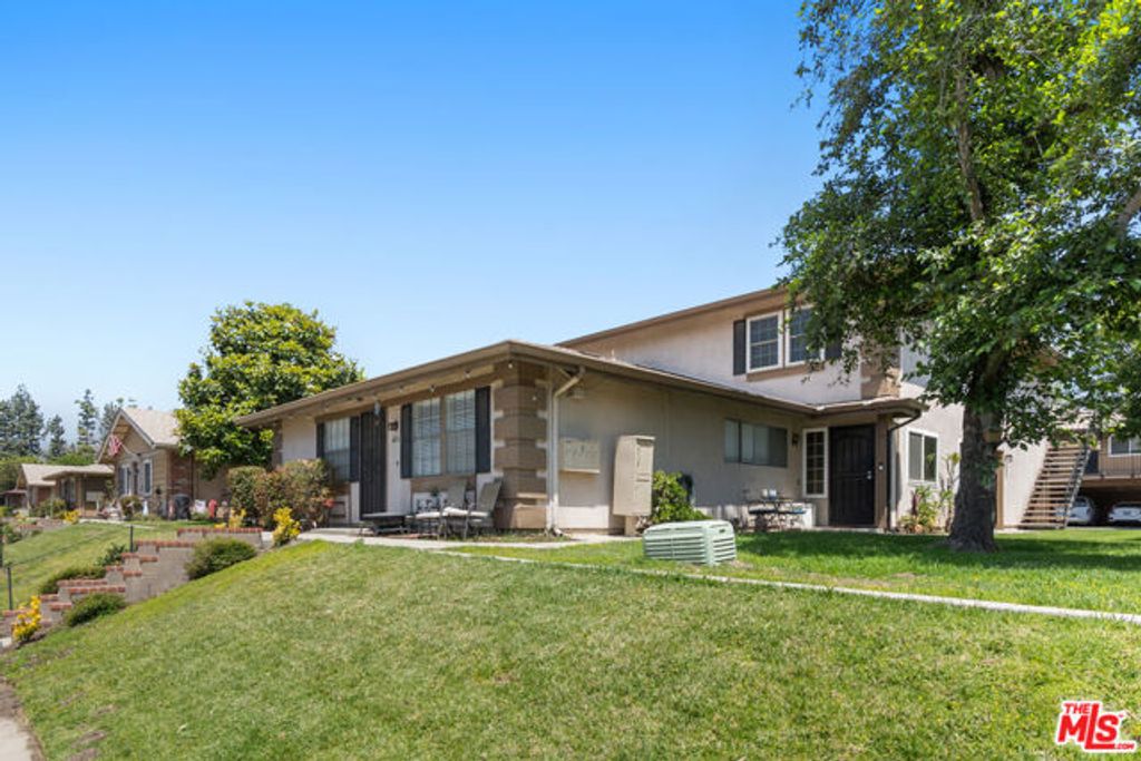 1021 W Sierra Madre Avenue 4, Azusa, CA 91702