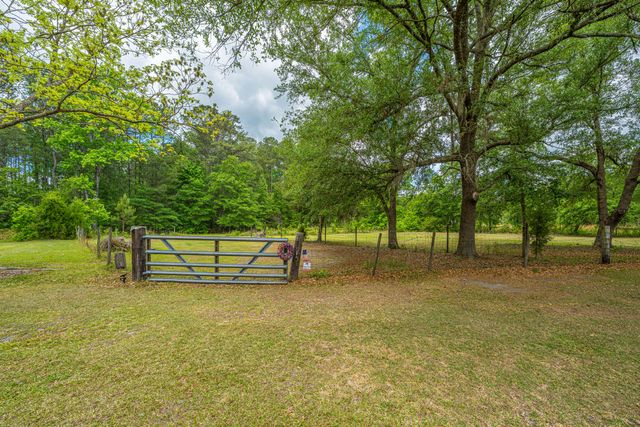 326 Turner Lane, Round O, SC 29474