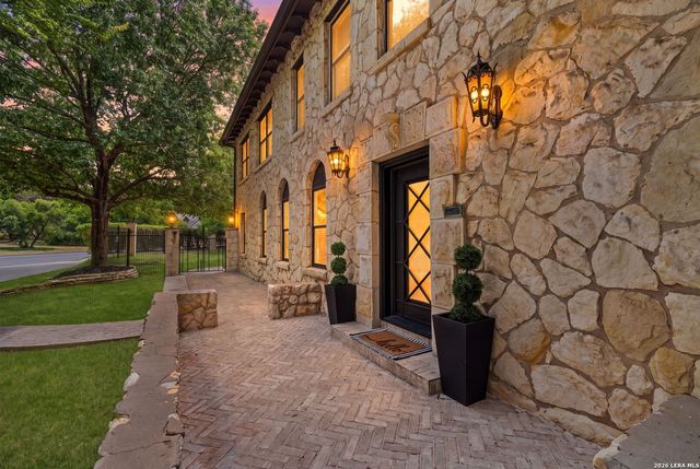 103 PARK HILL DR, San Antonio, TX 78212