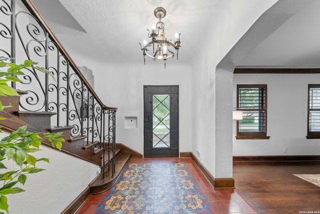 103 PARK HILL DR, San Antonio, TX 78212
