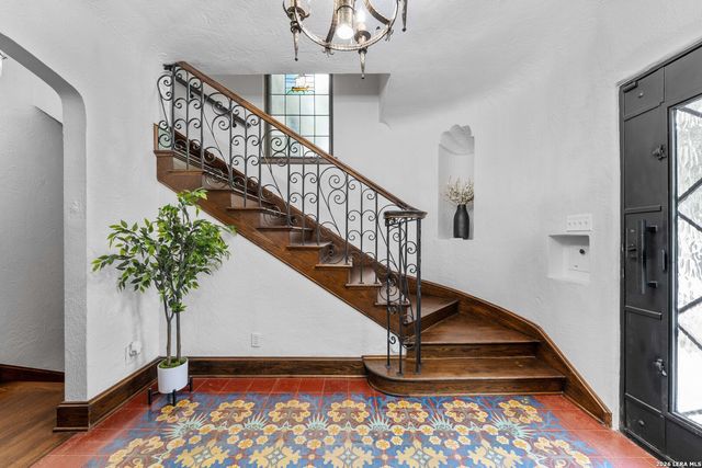 103 PARK HILL DR, San Antonio, TX 78212