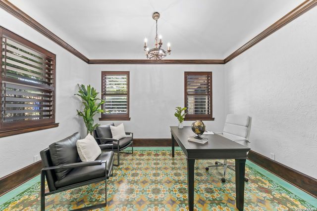 103 PARK HILL DR, San Antonio, TX 78212