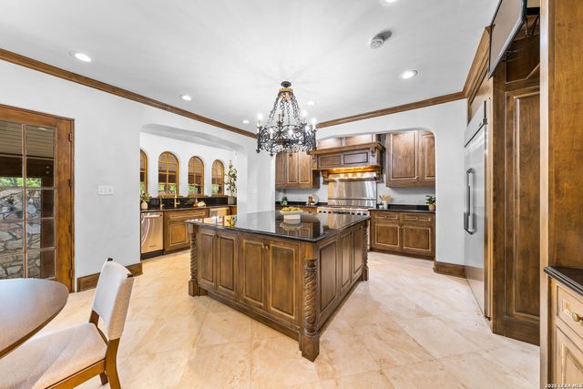 103 PARK HILL DR, San Antonio, TX 78212