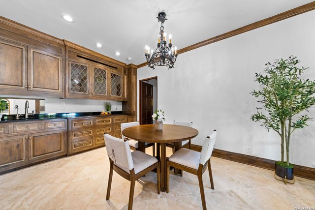 103 PARK HILL DR, San Antonio, TX 78212