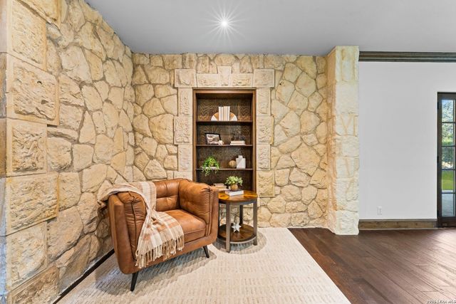 103 PARK HILL DR, San Antonio, TX 78212