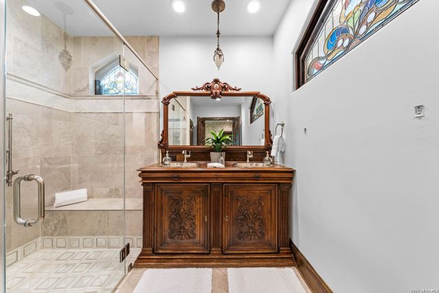 103 PARK HILL DR, San Antonio, TX 78212