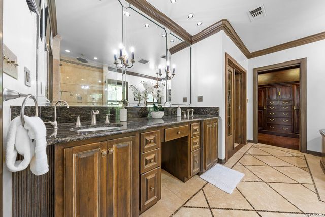 103 PARK HILL DR, San Antonio, TX 78212