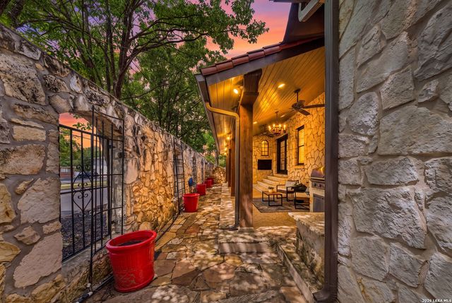 103 PARK HILL DR, San Antonio, TX 78212
