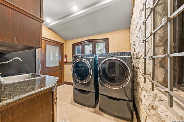 103 PARK HILL DR, San Antonio, TX 78212