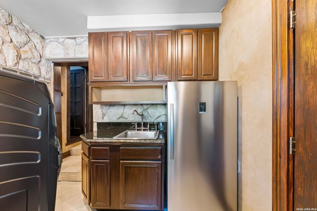 103 PARK HILL DR, San Antonio, TX 78212