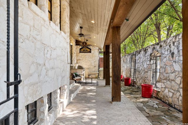 103 PARK HILL DR, San Antonio, TX 78212