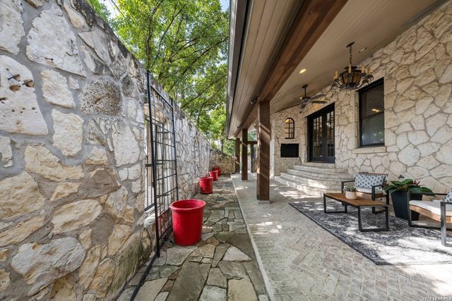 103 PARK HILL DR, San Antonio, TX 78212
