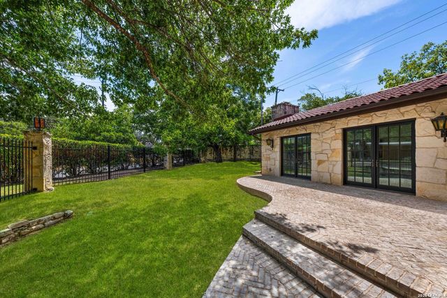 103 PARK HILL DR, San Antonio, TX 78212