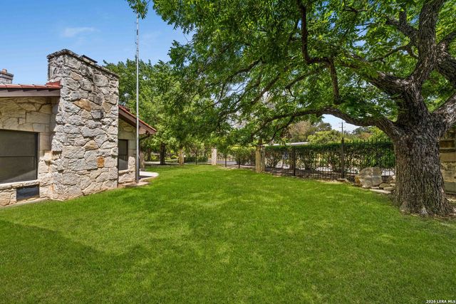 103 PARK HILL DR, San Antonio, TX 78212