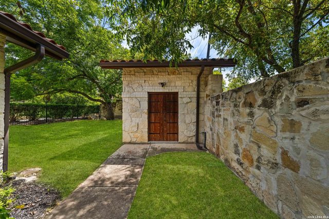 103 PARK HILL DR, San Antonio, TX 78212