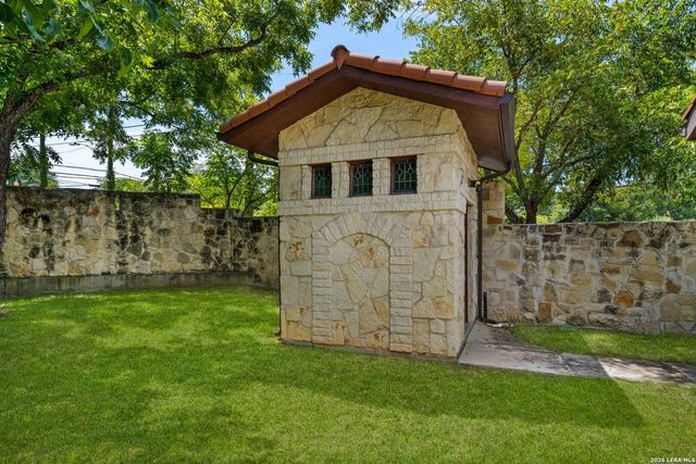 103 PARK HILL DR, San Antonio, TX 78212