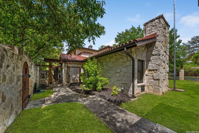 103 PARK HILL DR, San Antonio, TX 78212