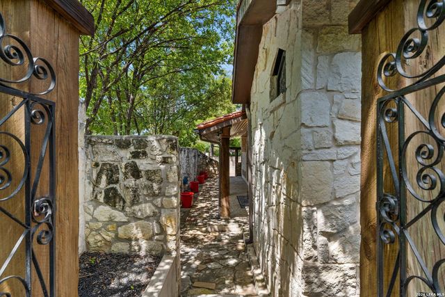 103 PARK HILL DR, San Antonio, TX 78212