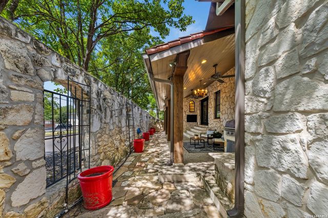 103 PARK HILL DR, San Antonio, TX 78212