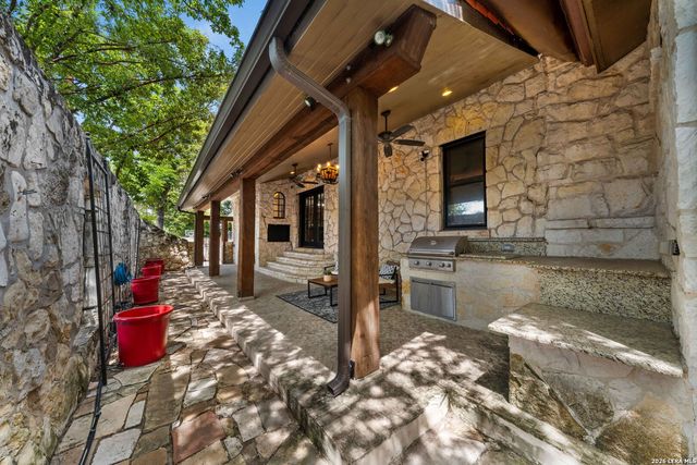103 PARK HILL DR, San Antonio, TX 78212