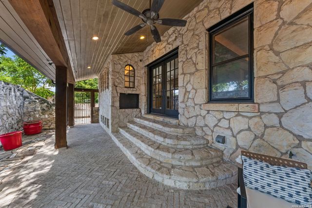 103 PARK HILL DR, San Antonio, TX 78212