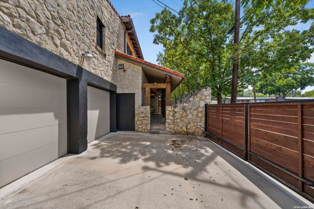 103 PARK HILL DR, San Antonio, TX 78212