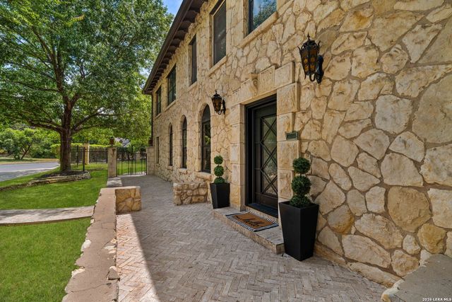 103 PARK HILL DR, San Antonio, TX 78212