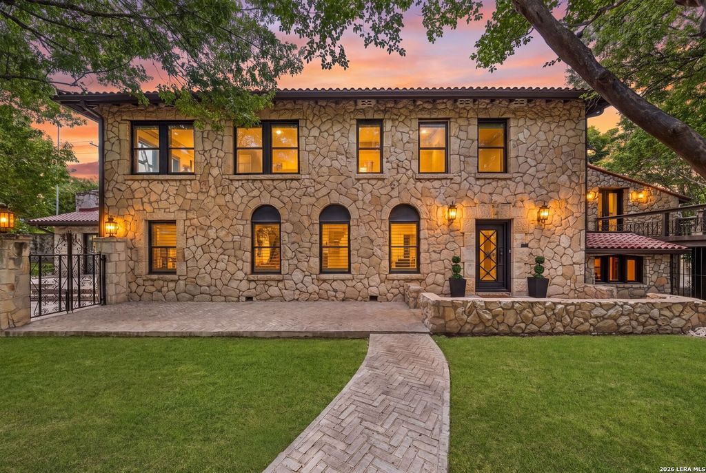 103 PARK HILL DR, San Antonio, TX 78212