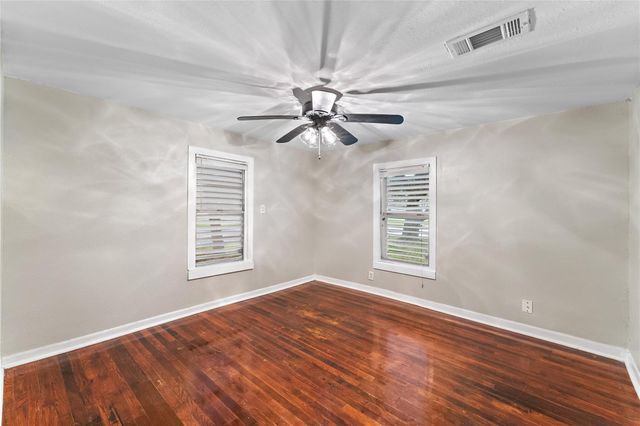 1231 23rd Street N, Texas City, TX 77590