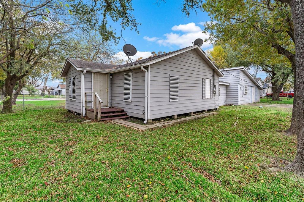 1231 23rd Street N, Texas City, TX 77590