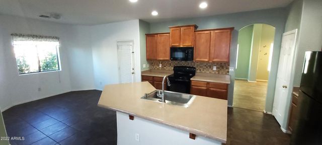 518 W BLACK HAWK Place, Casa Grande, AZ 85122