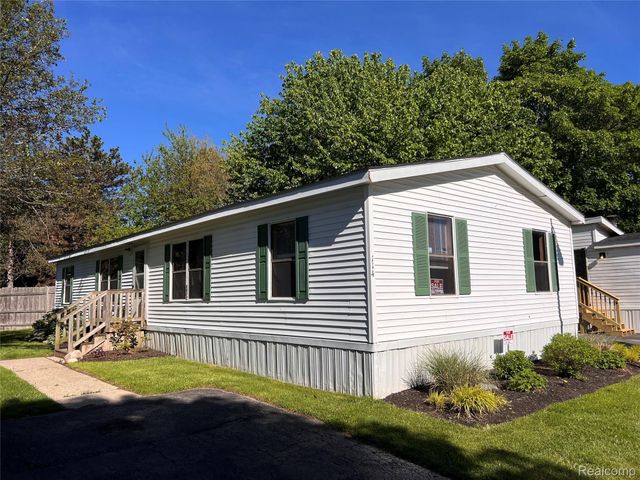 351 Squirrel 114, Auburn Hills, MI 48326