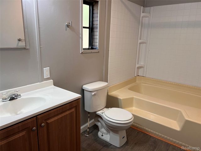 351 Squirrel 114, Auburn Hills, MI 48326