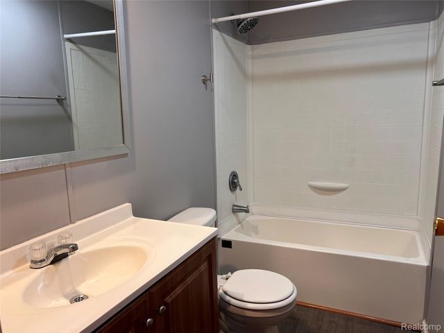 351 Squirrel 114, Auburn Hills, MI 48326