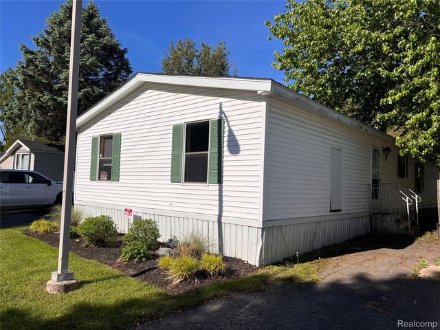 351 Squirrel 114, Auburn Hills, MI 48326