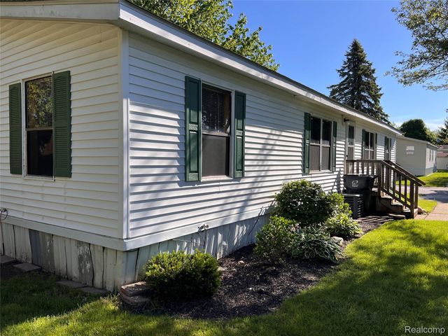 351 Squirrel 114, Auburn Hills, MI 48326