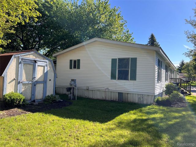 351 Squirrel 114, Auburn Hills, MI 48326