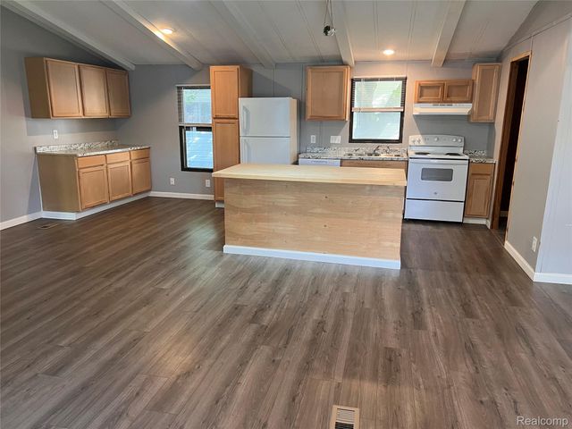 351 Squirrel 114, Auburn Hills, MI 48326